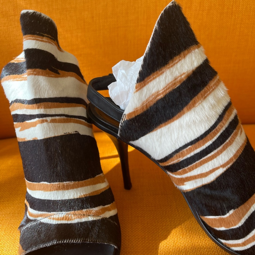 BALENCIAGA Vintage animals print Heels - Picture 9 of 11